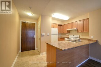 Building Photo - 35 Hollywood Ave