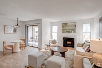 2BR, 2BA - 1,040 SF - Be Mesa