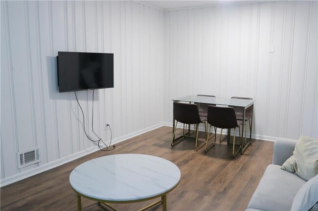 Foto del edificio - 1430 Clermont Ct