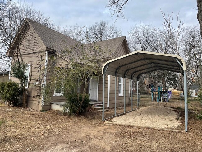 Covered Parking - 106 Monroe St