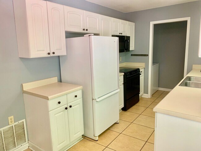 Building Photo - For Lease - 3 Bedroom 2 Bath Valley View!