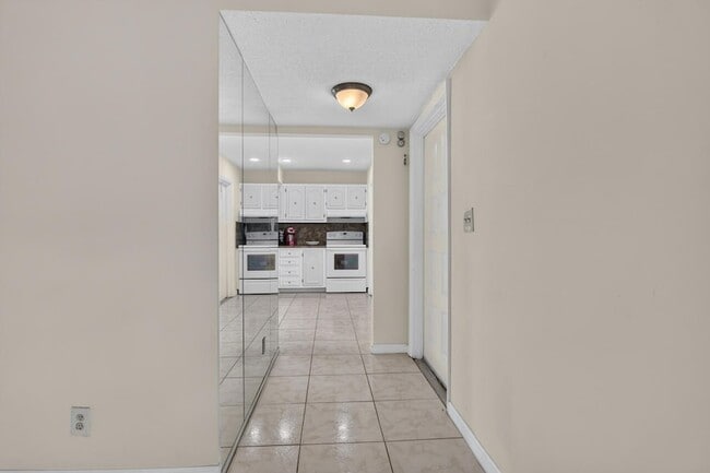 Building Photo - 4140 NW 44th Ave