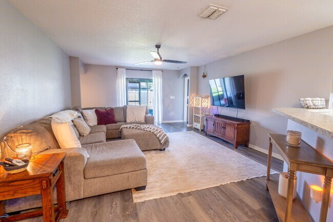 Foto del edificio - 633 Chatham Walk Dr
