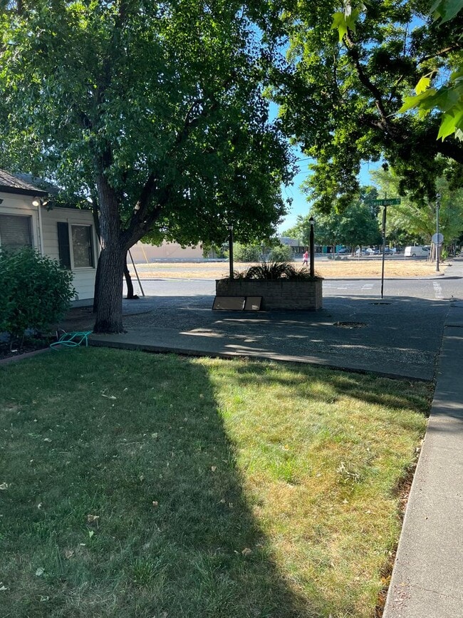 Foto del edificio - Cozy and convenient home in Downtown Davis