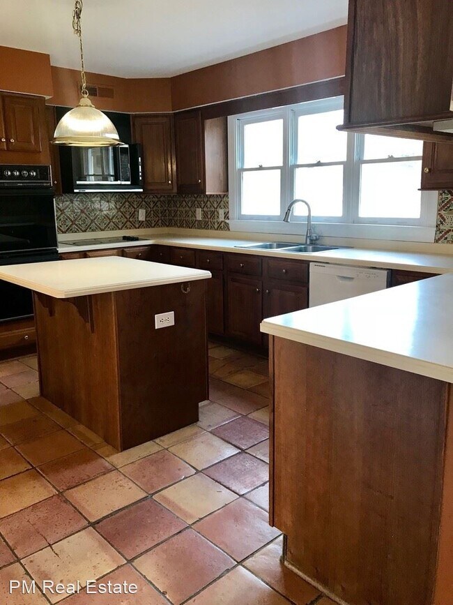 Building Photo - 3 br, 3.5 bath House - 7173 Strawberry Road