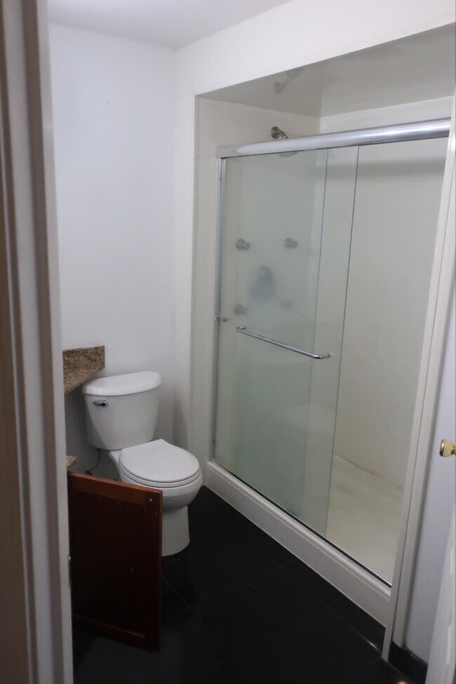 300 Riverfront Dr Unit 12H, Detroit, MI 48226 Condo for Rent in
