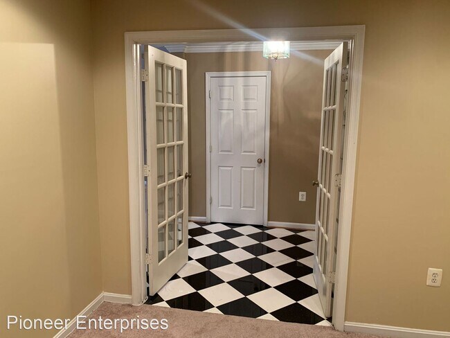 Foto del edificio - 2 br, 2 bath House - 4550 Chaucer Way Unit...