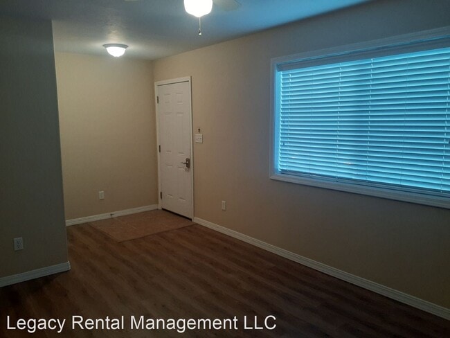 Building Photo - 2 br, 2.5 bath House - 400 Energy Dr. #4