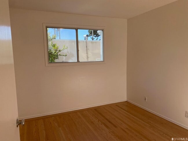 Building Photo - 415 Panorama Dr