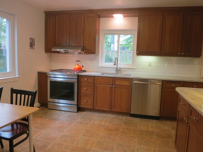 Building Photo - 4512 Cortland Rd