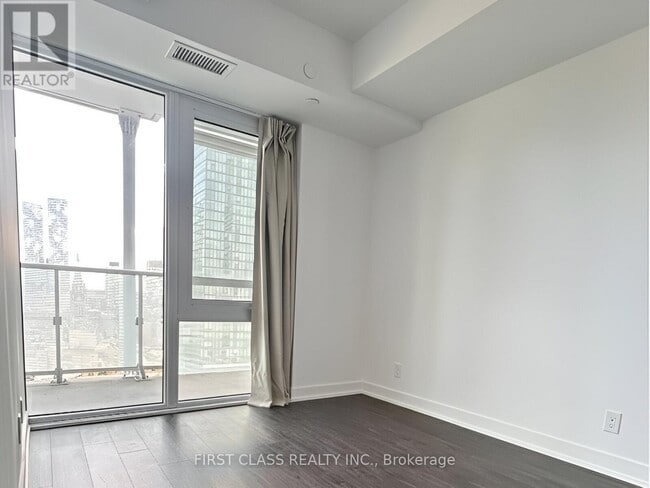 Building Photo - 88 Queen St E