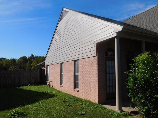 Building Photo - 10515 Pecan View Dr