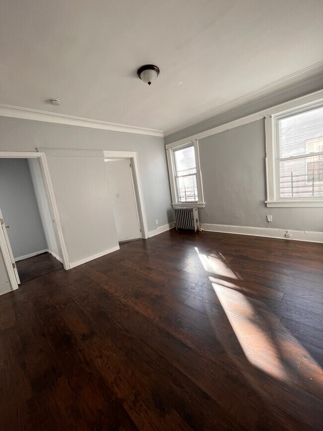 311 Vermont Ave 2L - 310 Vermont Ave