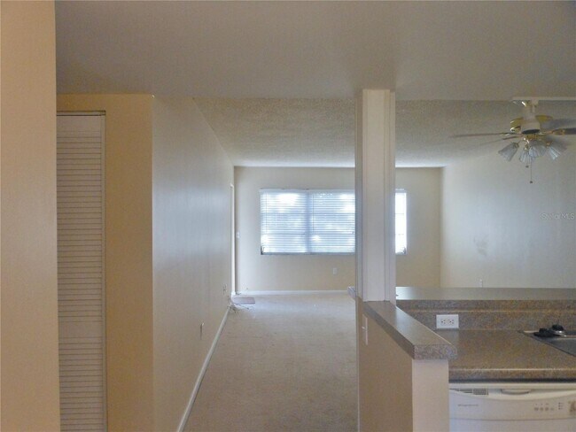 Foto del edificio - First Floor Condo