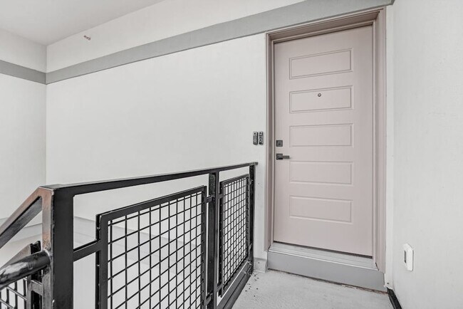 Foto del edificio - 12-35 River Rd