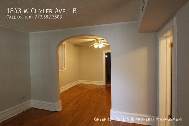 Foto del edificio - 2 bedroom with Parking Included!