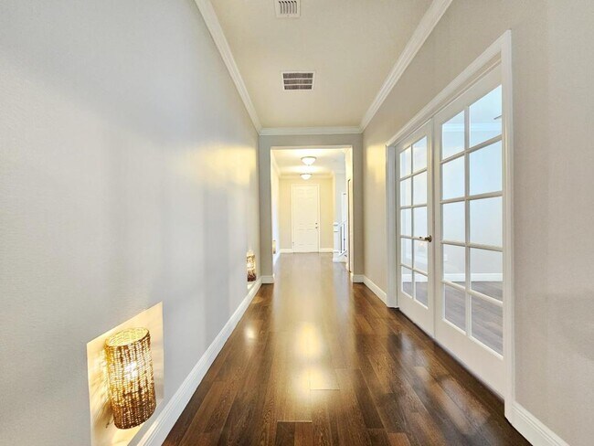Building Photo - 11867 Verrazano Dr