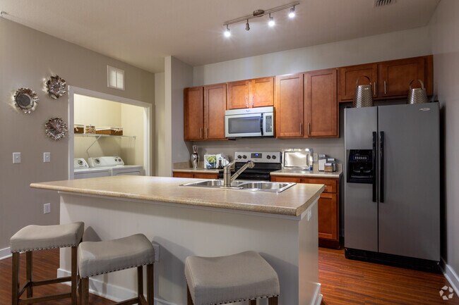 Interior Photo - River Oaks