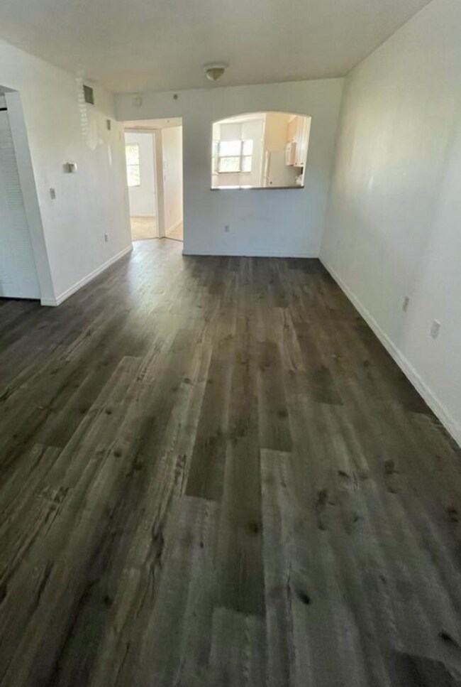 Foto del edificio - Live in this spacious 2 bedrooms, 2 full b...