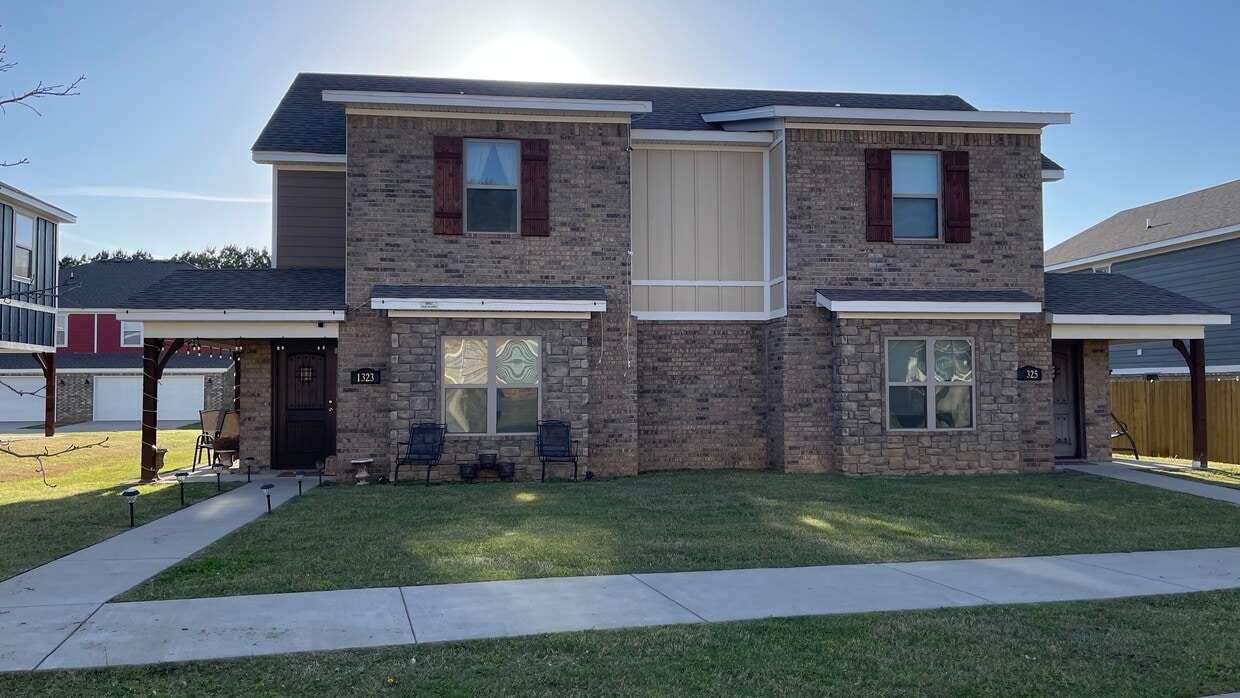 Primary Photo - 1324 N Corsica Dr