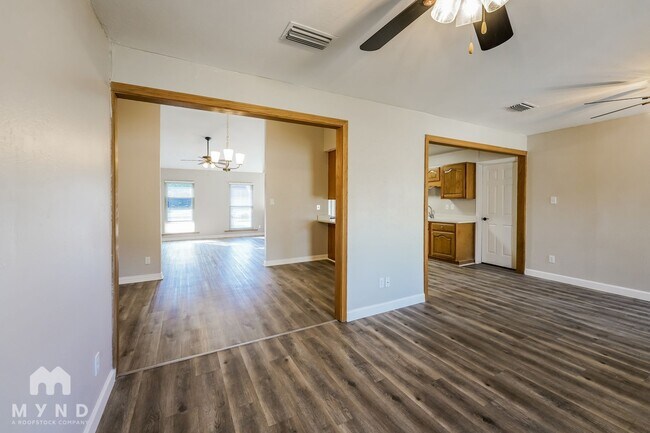 Building Photo - 521 Magnolia Dr