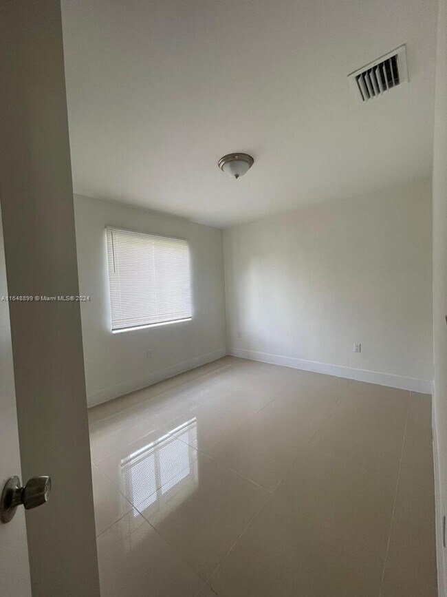 Foto del edificio - 4491 NW 23rd Ave