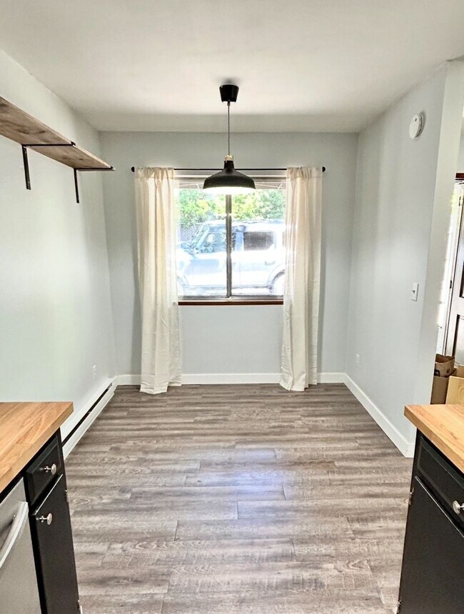 Building Photo - Charming 2BR Condo in Beaverton