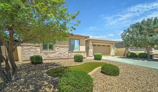 Building Photo - AVAILABLE NOW!!!