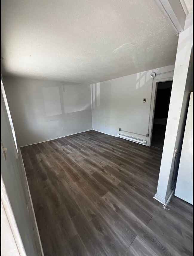 Sala de estar - 3935 Linden Ave