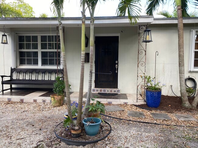 Front porch - 946 Ardmore Rd