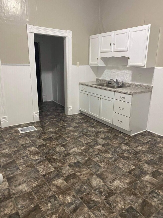 Building Photo - Savannah Duplexes