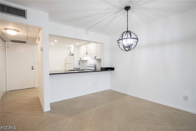 Foto del edificio - 1083 Forest Lakes Dr