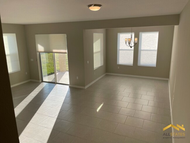 Building Photo - 13532 Fountainbleau Dr