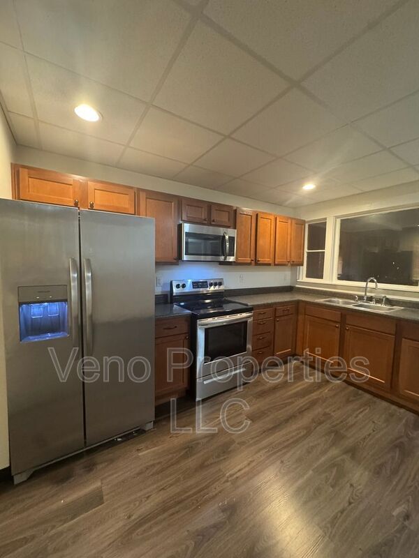 Foto del edificio - 221 Spring Ave
