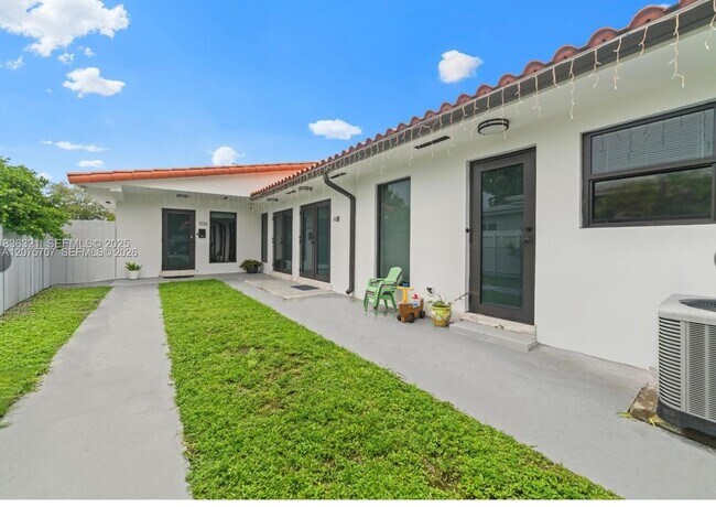 Building Photo - 1136 NW 34th Ave
