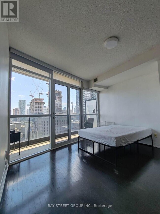 Photo du bâtiment - 21 Carlton St.