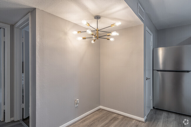 2BR, 2BA - 900SF - Crown Village Apartments- newly renovated!