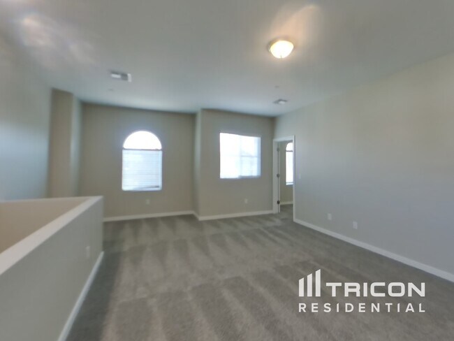 Building Photo - 4535 E Grandview St