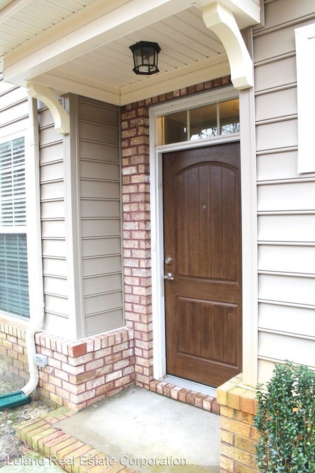 Building Photo - 449 Green Meadow Dr