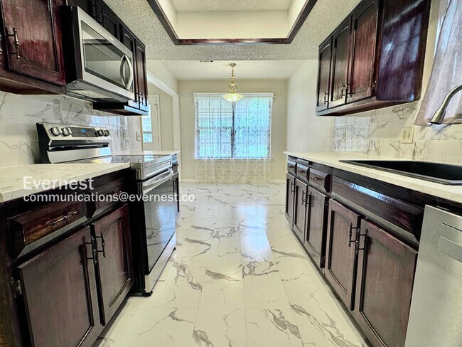 Foto del edificio - Beautiful 3-Bedroom Home / Pet-Friendly / ...