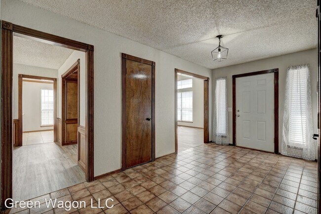 Building Photo - 4 br, 2 bath House - 2700 clover glen dr
