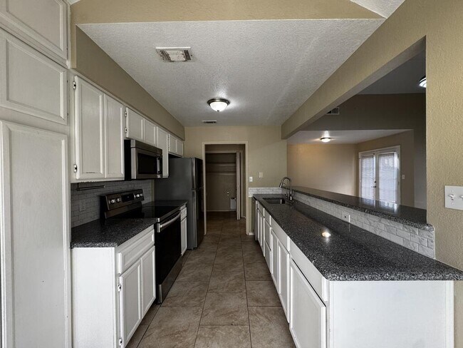 Foto del edificio - 3611 Monclave Dr