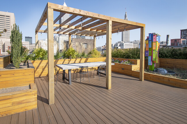 Rooftop Deck - Worthington Yards