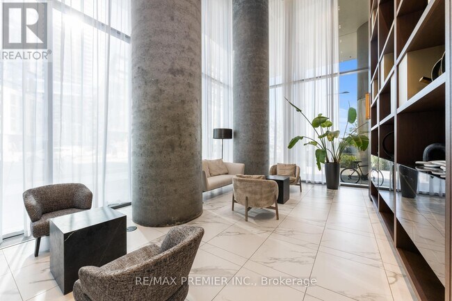 Photo du bâtiment - 950 Portage Pkwy