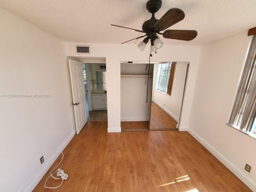 Foto del edificio - 9440 Live Oak Pl