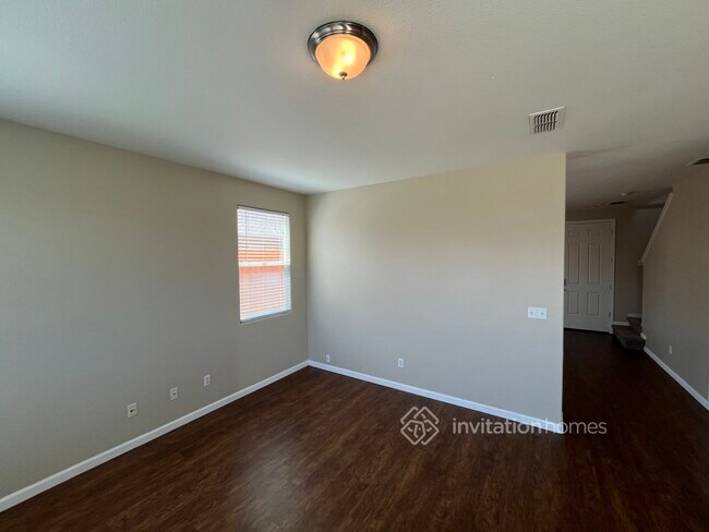 Building Photo - 3915 Eugene Dr