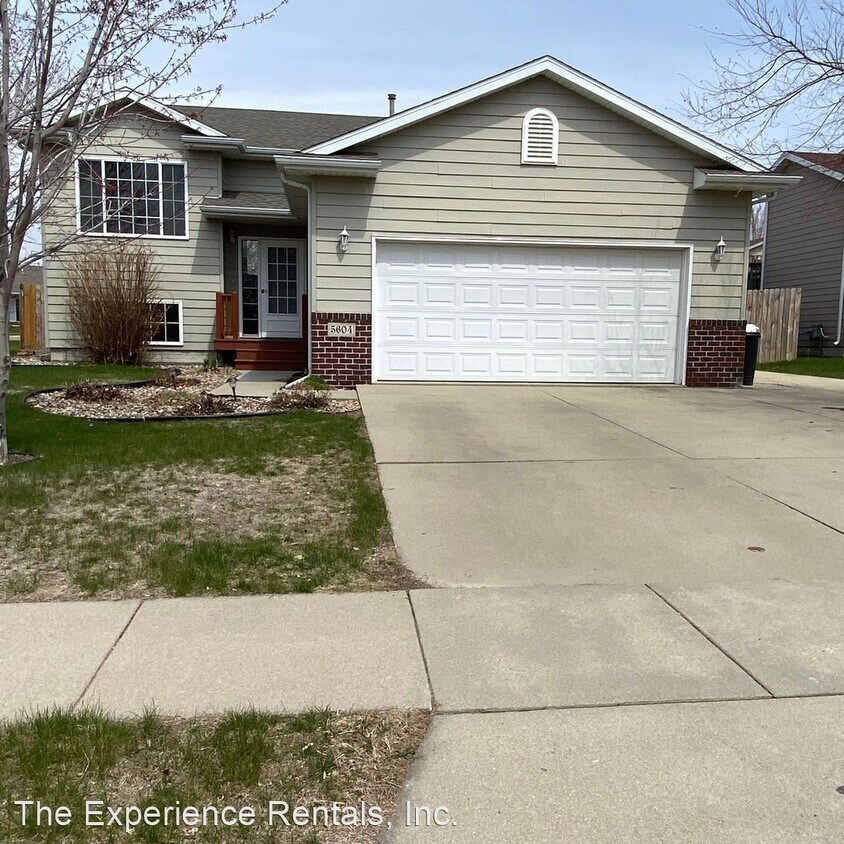 4 br, 2 bath House 5604 W Pineridge Dr House Rental in Sioux Falls