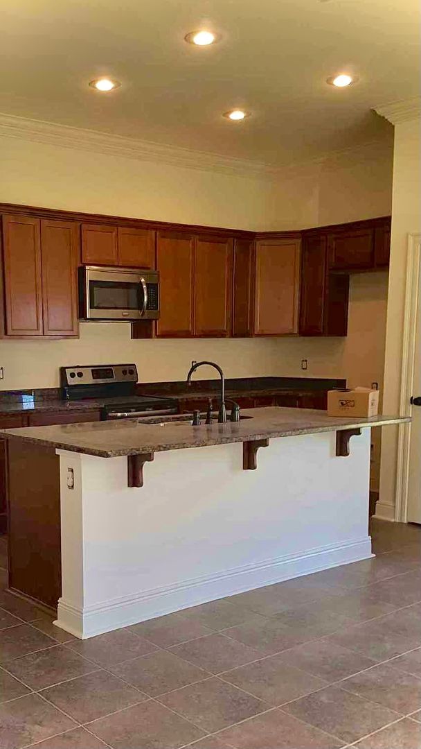 Building Photo - Beautiful 3 bedroom, 2 bath home in Moss B...
