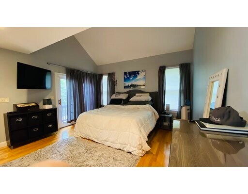 Foto del edificio - 32-32 Roosevelt Rd