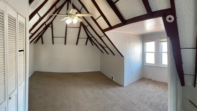 Foto del edificio - 2022 Plainview Ave